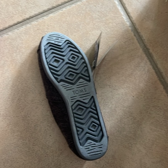 Toms - Picture 3 of 8